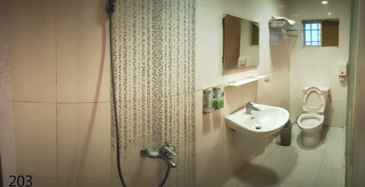Yes 17 Hotel Luodong Luaran gambar
